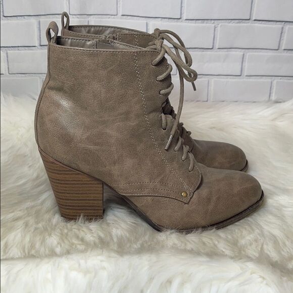 Breckelles Heather Tan Distressed Booties Sz 9 - Picture 4 of 6